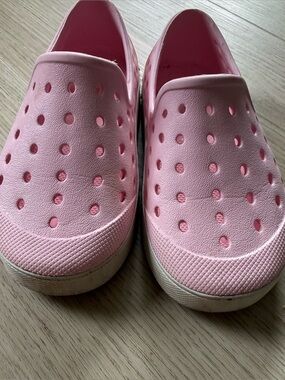 Size 7 toddler shoes